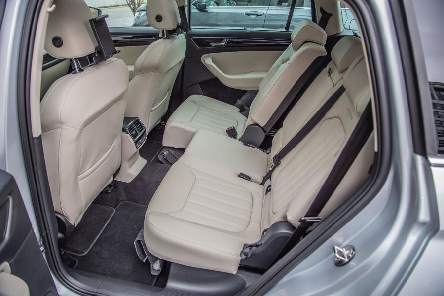 Интерьер Skoda Kodiaq Laurin & Klement 4x4 2018 года  (WW) (фото 7 из 40)